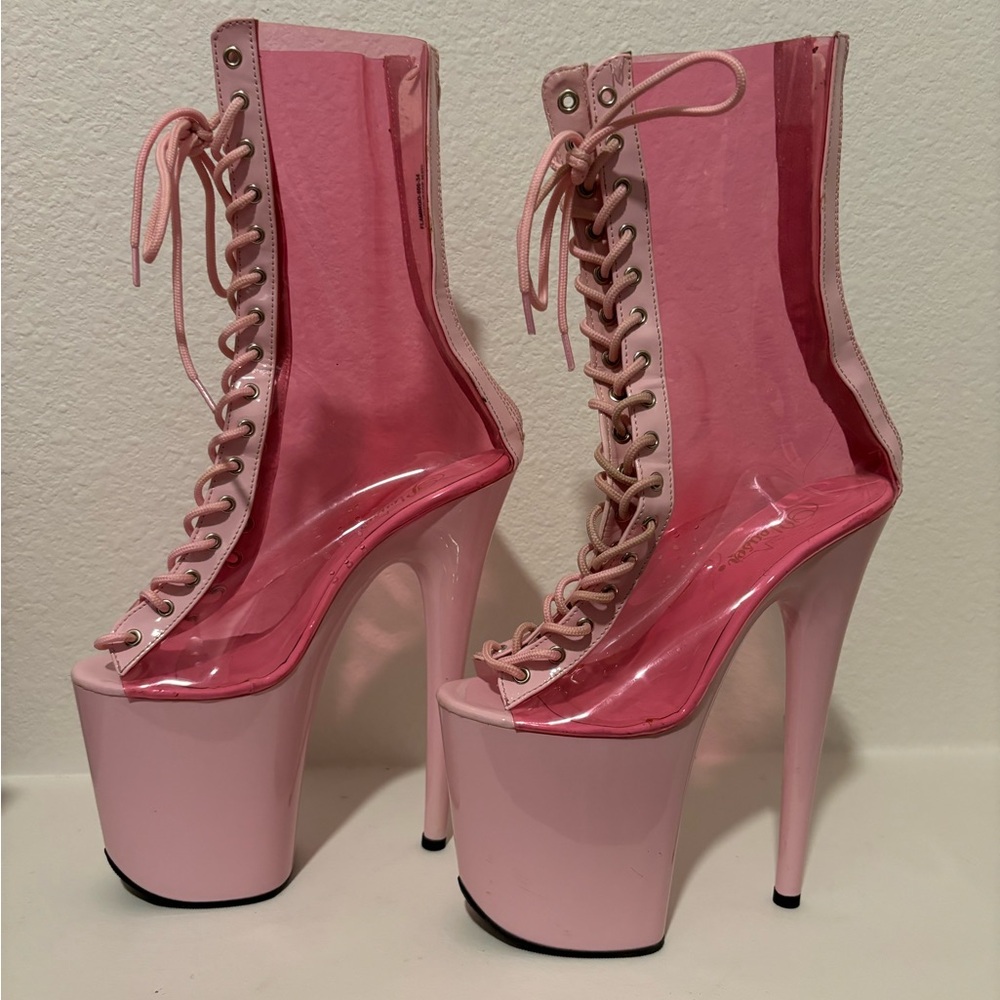 •like new 
•size 7 
•Pleaser Heels